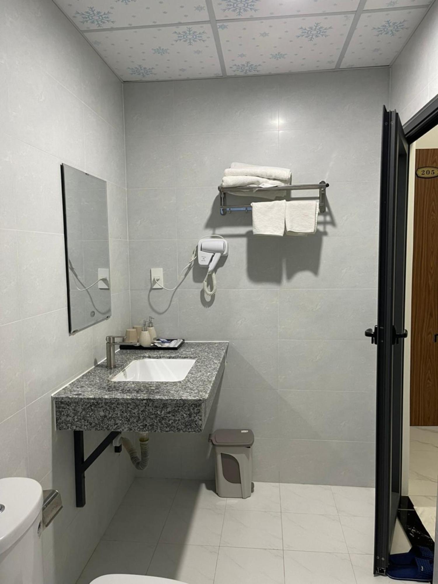 Duc Luu Quang Hotel Binh Thuan 뚜이퐁현 외부 사진